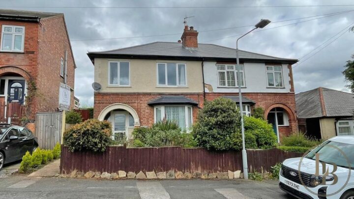 Redland Grove, Carlton, Nottingham, NG4 3EU